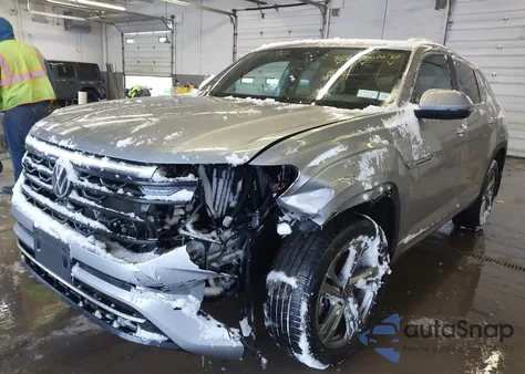 2024 Volkswagen Atlas Cross Sport 2.0T Sel R-Line z USA, uszkodzony, nr VIN 1V2AE2CA7RC260184